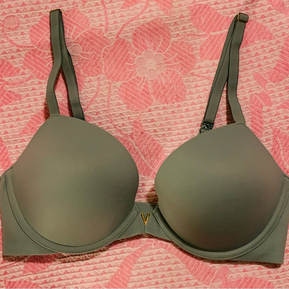 EUC PUSH UP TOTALLY SMOOTH (LOVE CLOUD? INCREDIBLE?) GREEN VICTORIA’S SECRET BRA